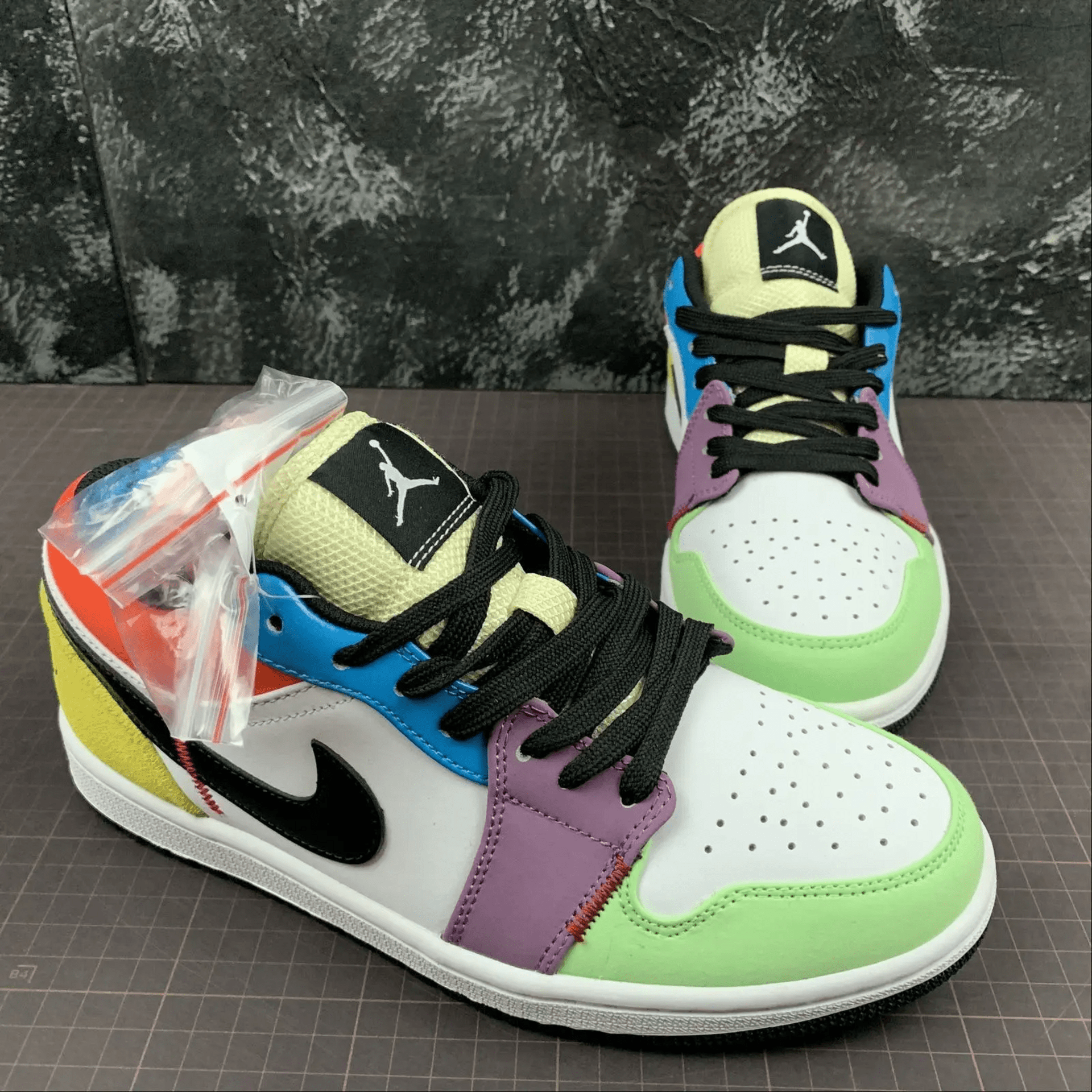 AJ 1 Colors Low - 2