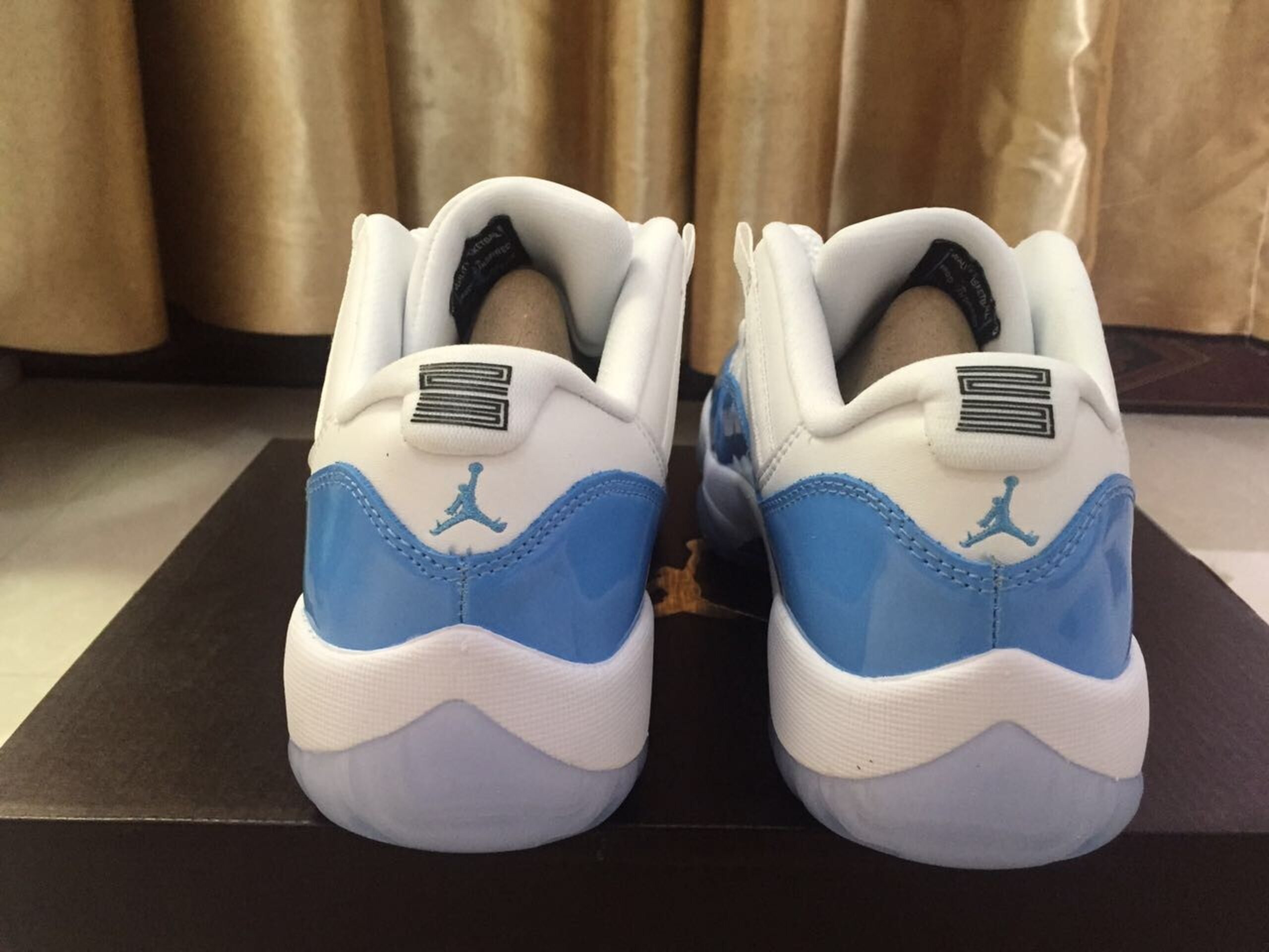 Jordan 11 Retro Low University Blue - 2