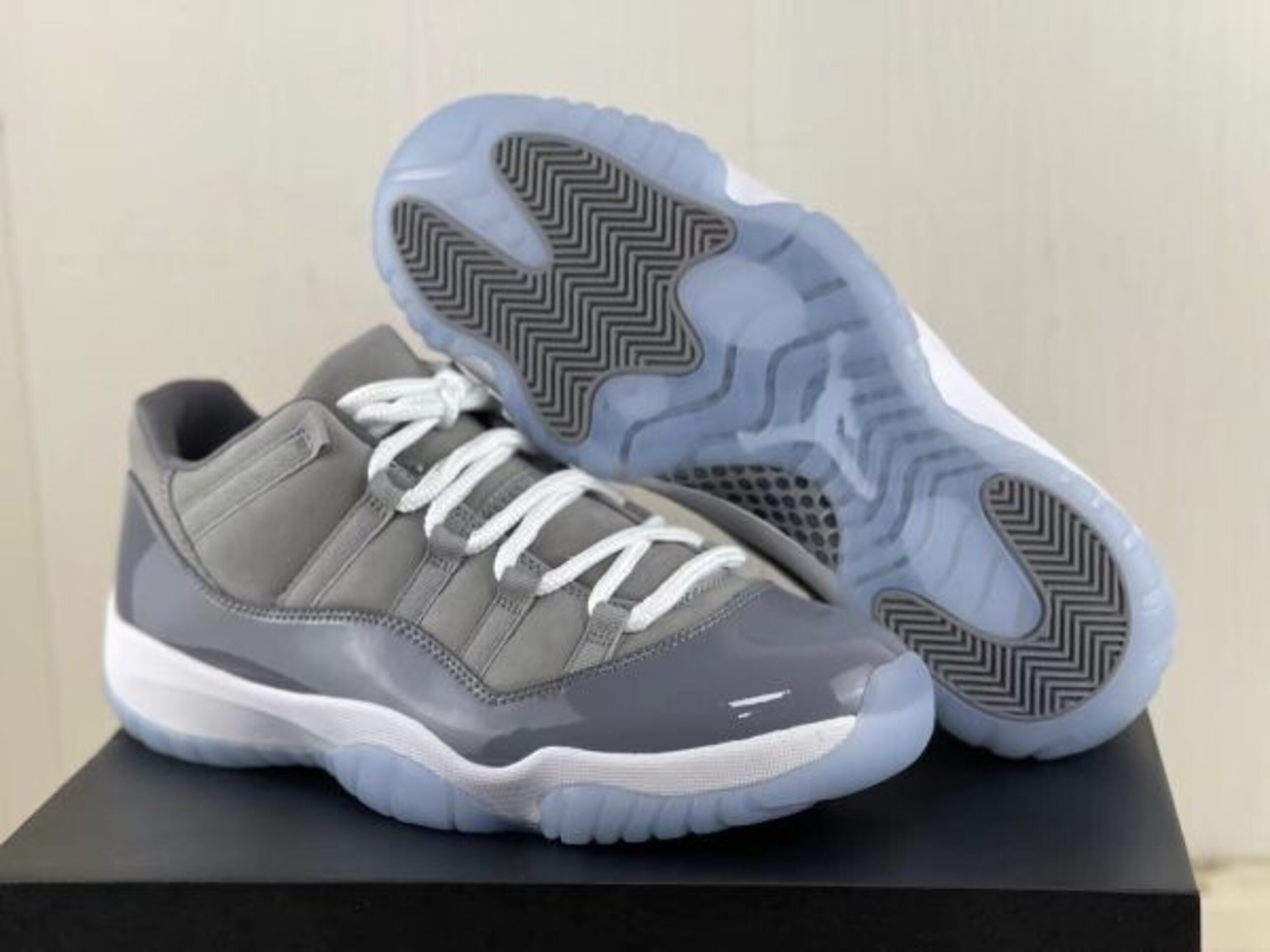 Jordan 11 Retro Low Cool Grey - 3