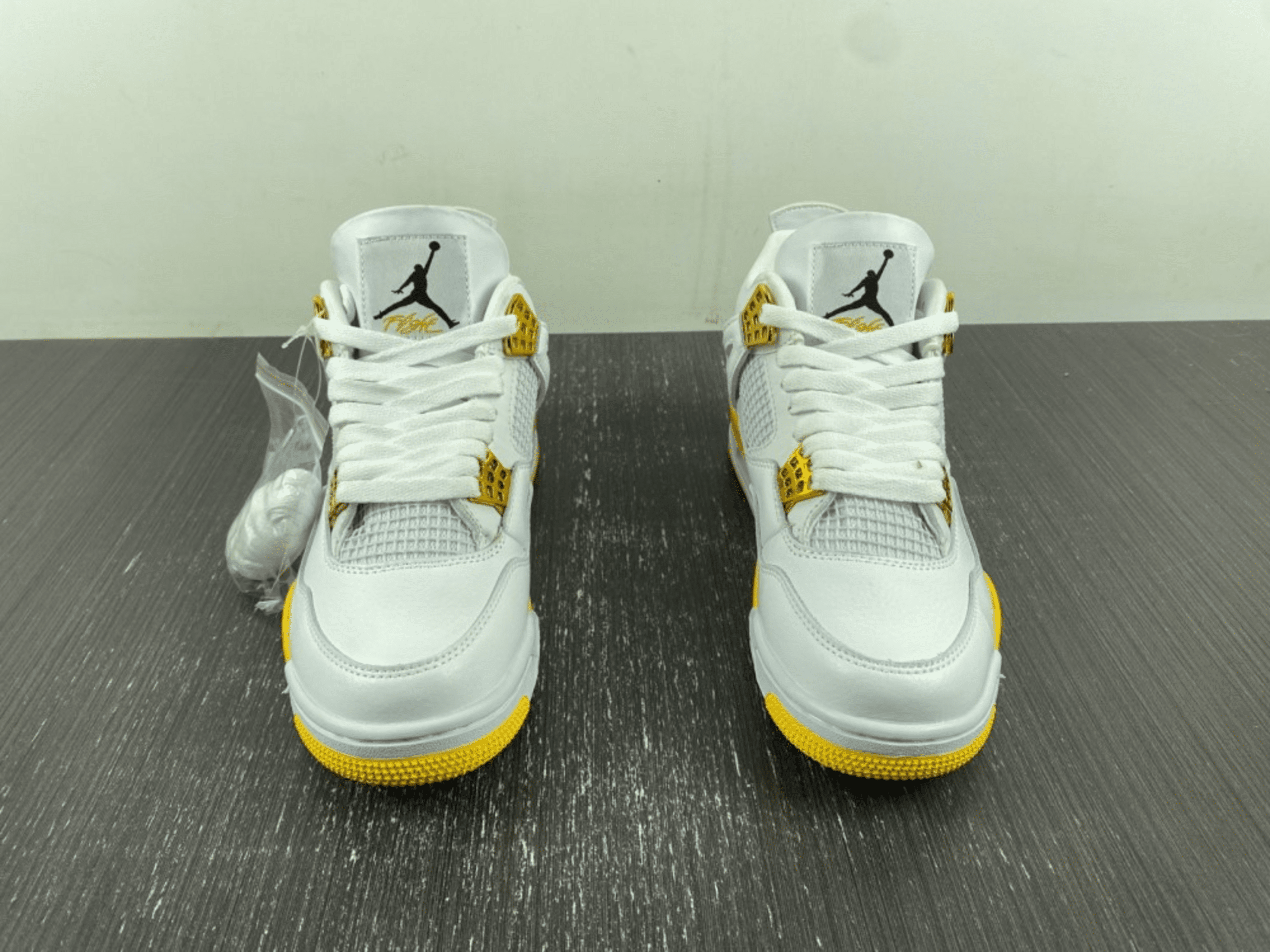 Air Jordan 4 Vivid Sulfur - 2