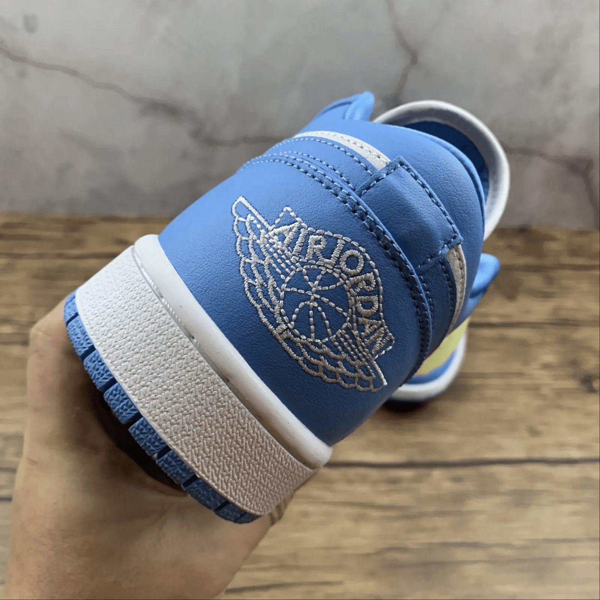 AJ 1 Blue Pitufo Low - 3