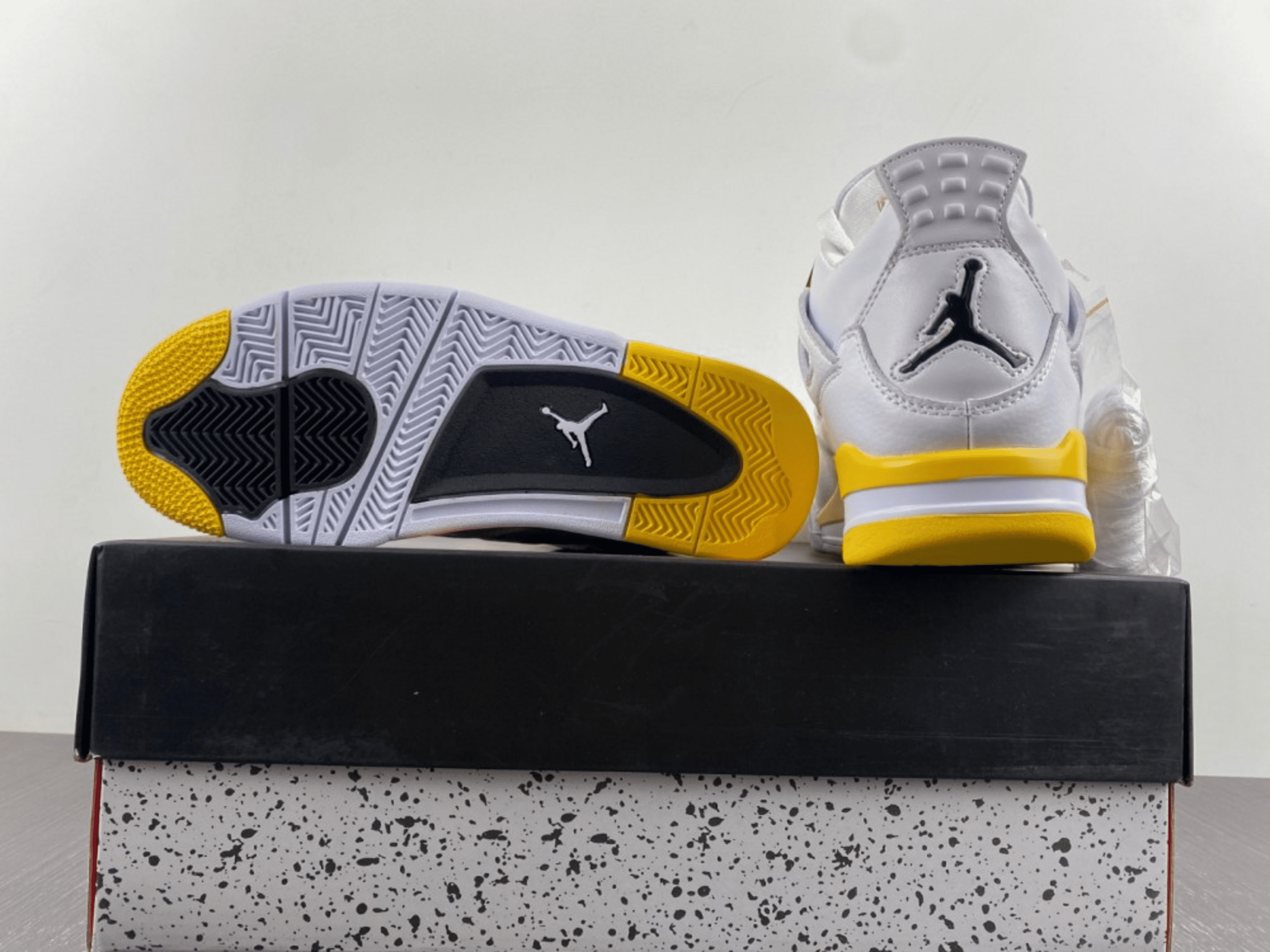 Air Jordan 4 Vivid Sulfur - 3