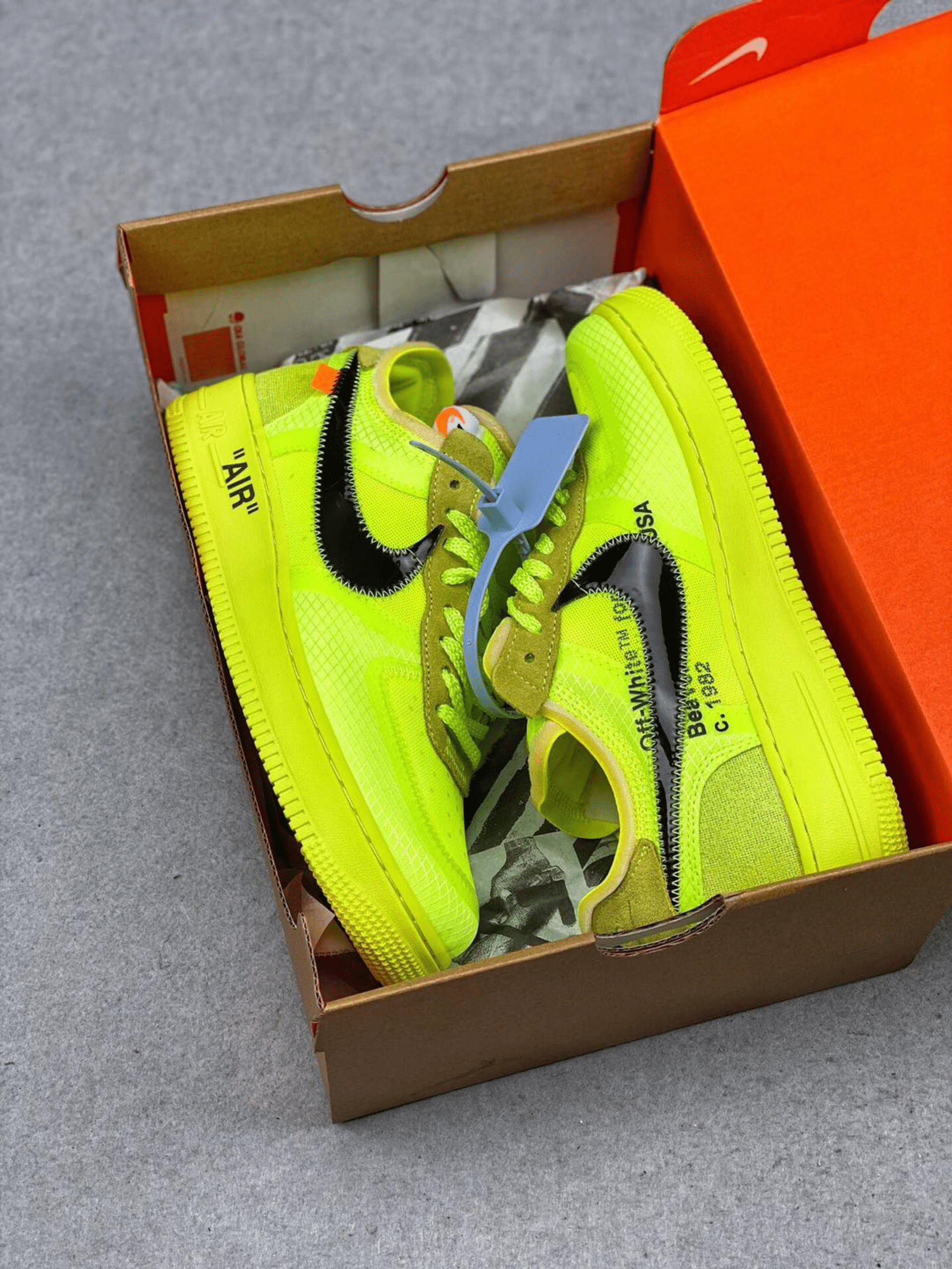 Off White x AF1 Volt - 3